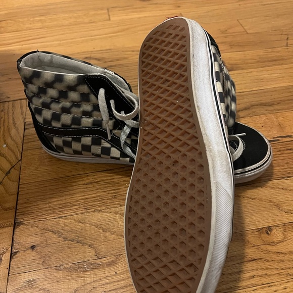 Vans High-Top Sneakers with Black and Gray Checkered Pattern - Picture 2 of 5